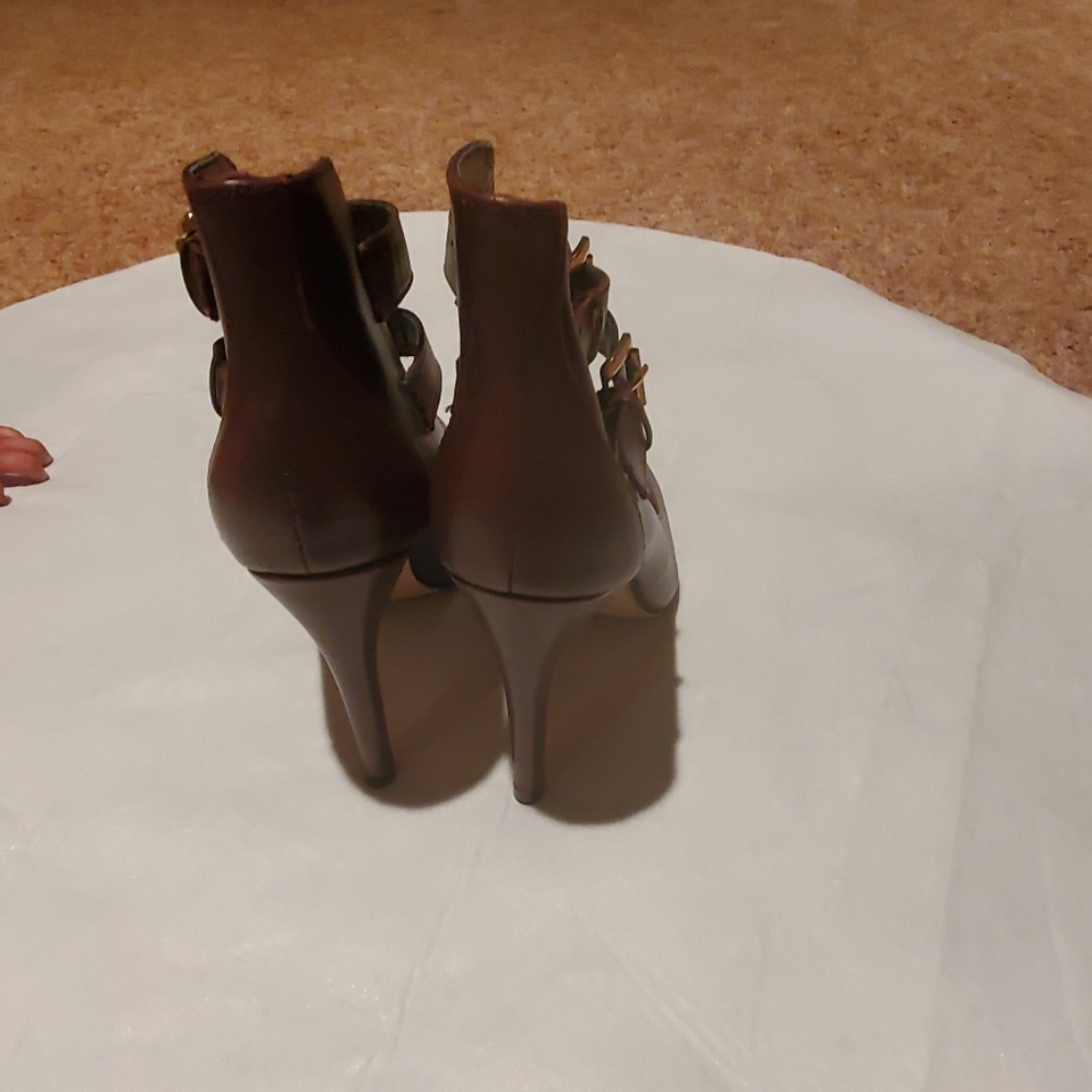 Heels - Picture 5 of 5
